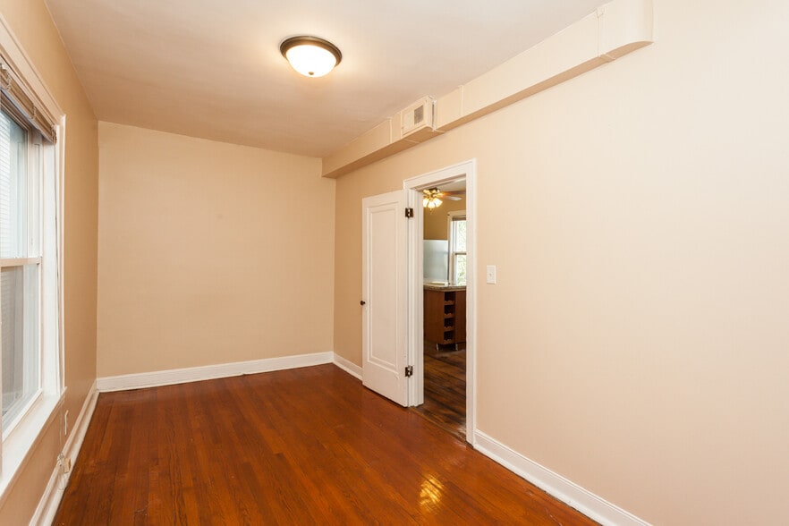 Building Photo - 2459 N Ashland Ave