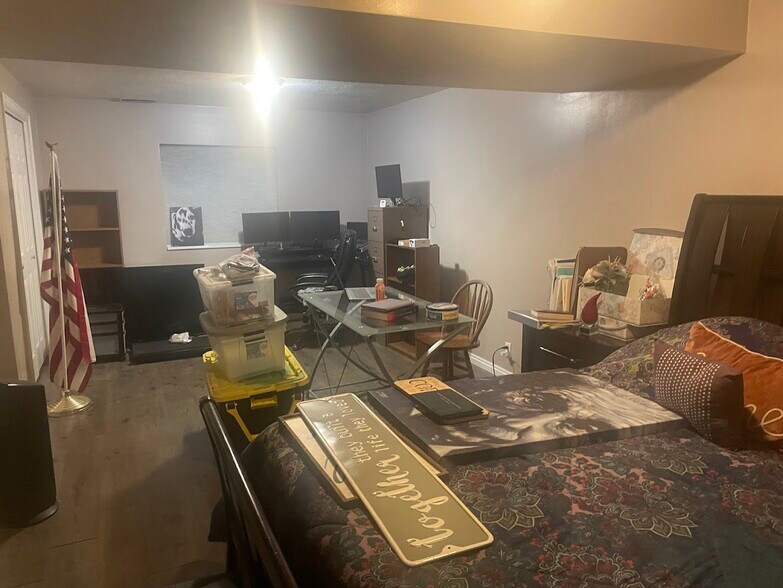 Building Photo - 758 E New England Dr