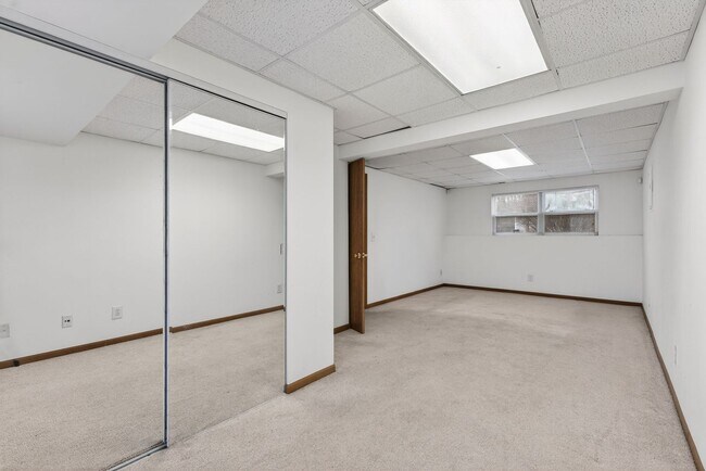 Building Photo - Charming 3 Bedroom with Garage!