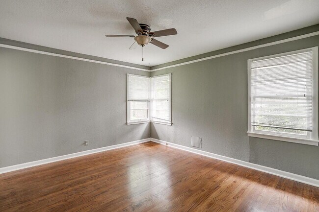 Building Photo - Updated 3-Bedroom Home in South Hills Neighborhood!