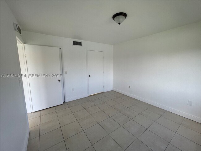 Building Photo - 1251 SE 31st Ct