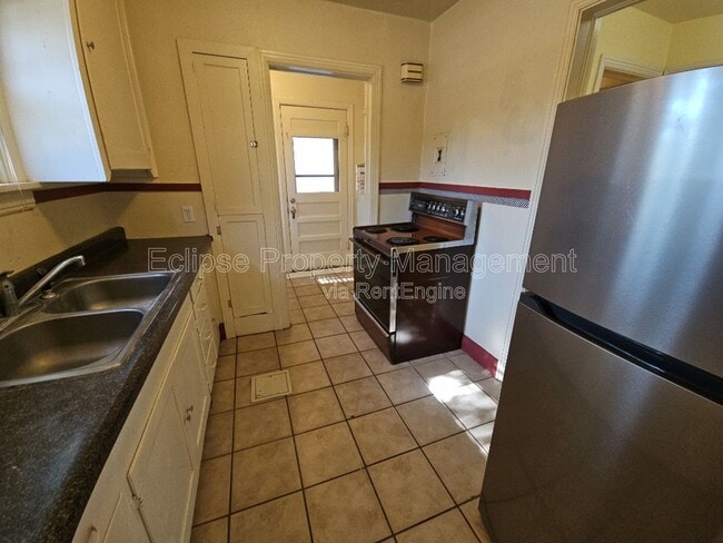 Building Photo - 1125 3rd St