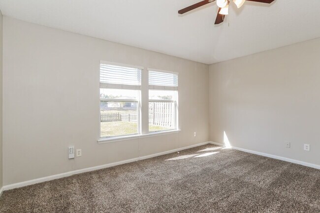 Building Photo - 1716 Hollow Glen Dr