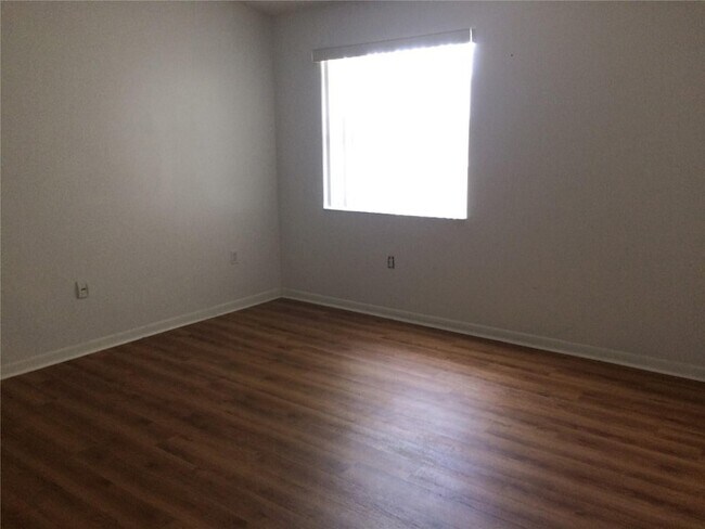 Building Photo - 751 N Pine Island Rd