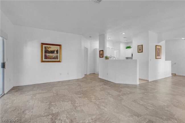 Building Photo - 2050 W Warm Springs Rd