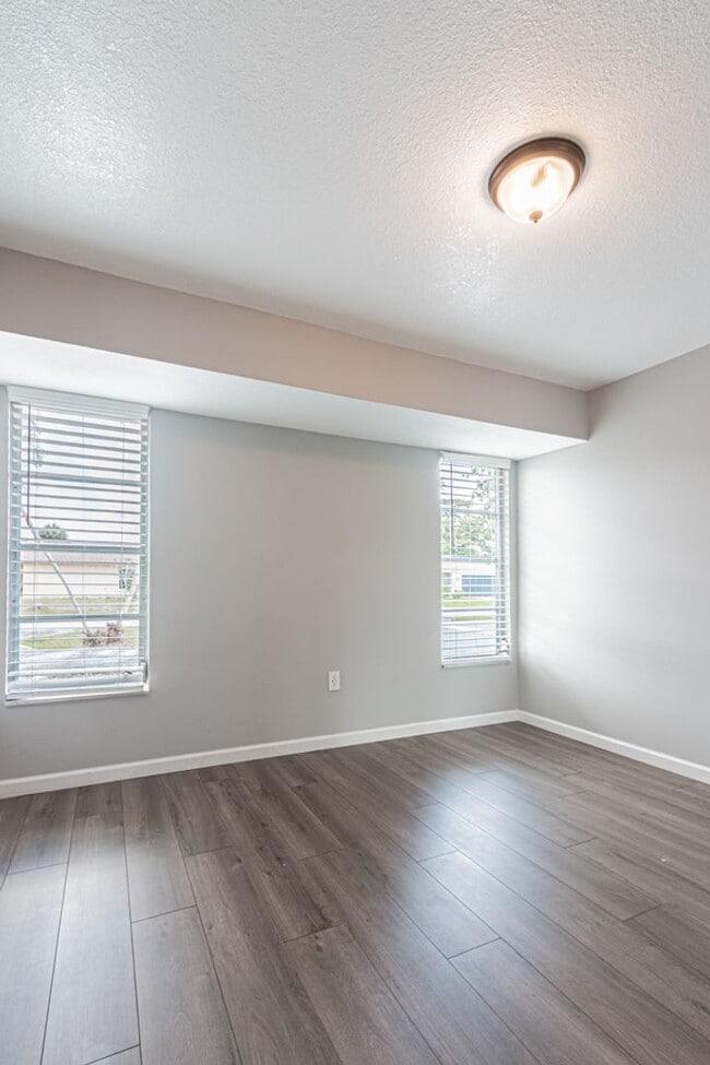 Building Photo - Pet-Friendly Home with Private Pool in Des...