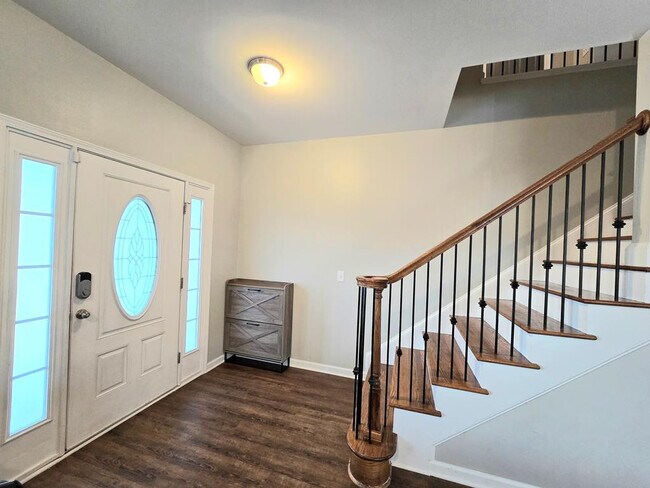 Building Photo - 525 Batty Way