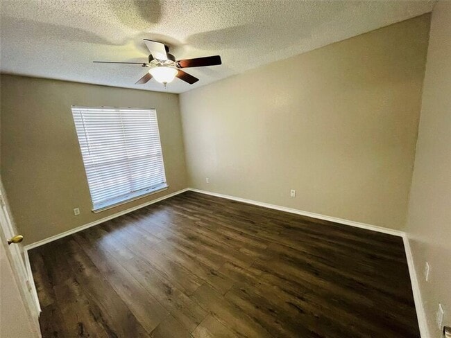 Building Photo - 2431 Deer Run