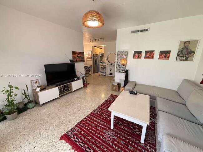 Building Photo - 8420 Byron Ave