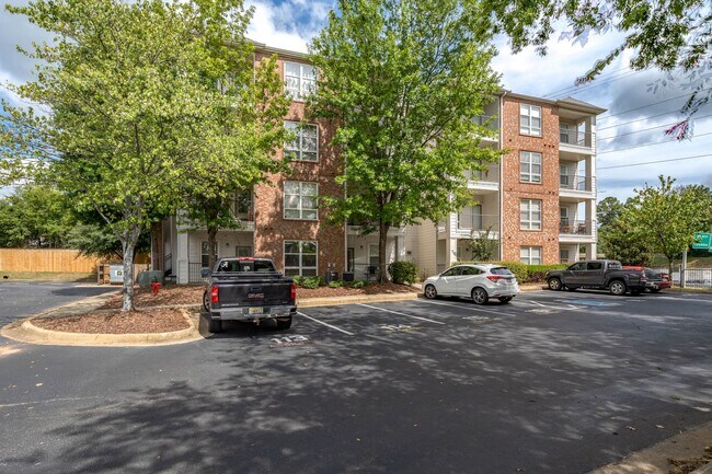 Building Photo - 600 13th St E