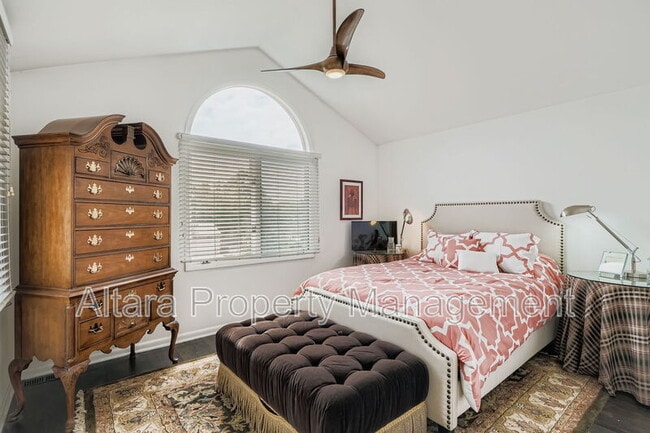 Building Photo - 287 S Holly St