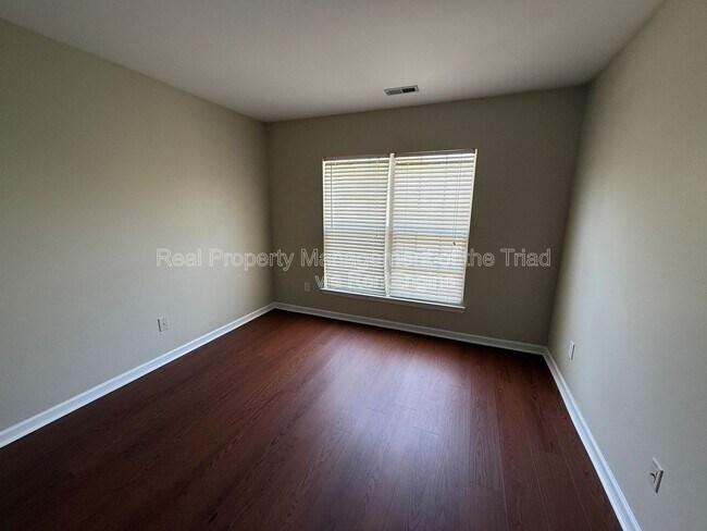 Building Photo - 3930 Fountain Village Cir