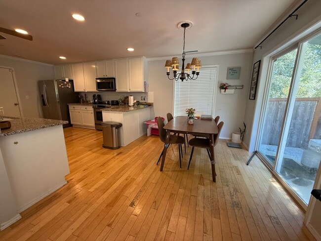 Building Photo - 3 Bedroom DuPont Home for Rent
