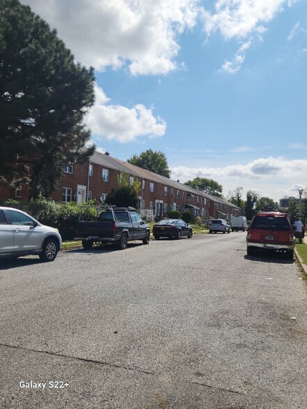 Building Photo - 5338 Nelson Ave