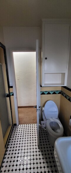 Bathroom - 8633 Hervey St