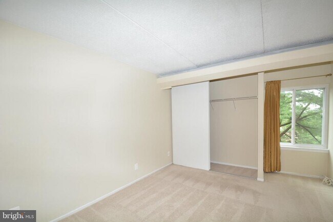 Building Photo - 75 S Reynolds St