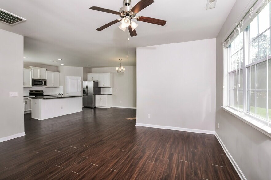 Building Photo - 621 Rose Mallow Dr