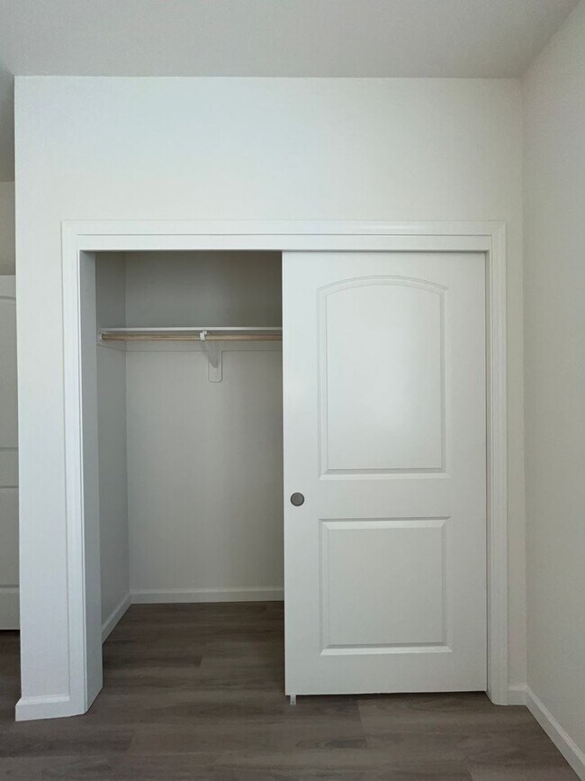Building Photo - 4214