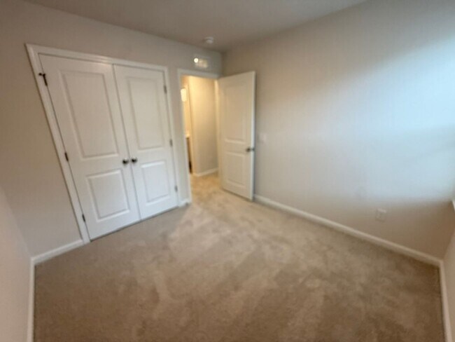 Building Photo - 3 Bedroom 2.5 Bathroom Townhouse in Windward Village - Summerville