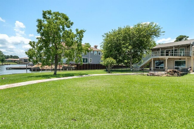 Building Photo - 80 Lakeview Village