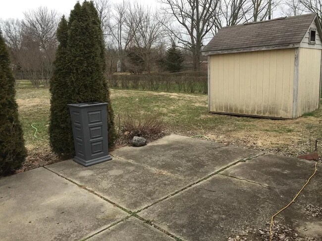 Building Photo - 1030 W County Line Rd