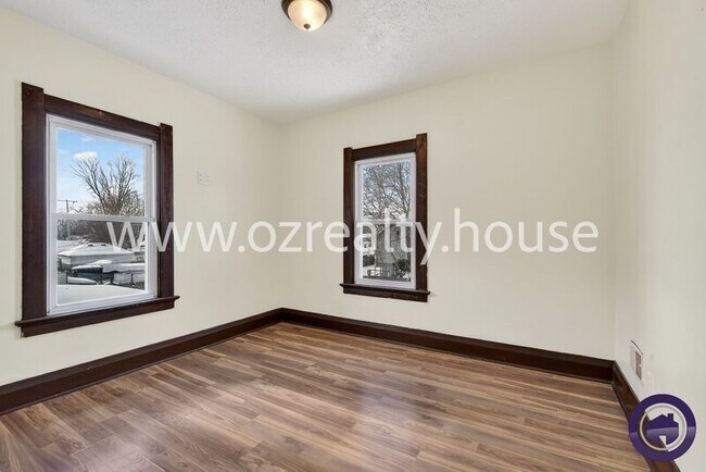 Building Photo - 836 Oak St