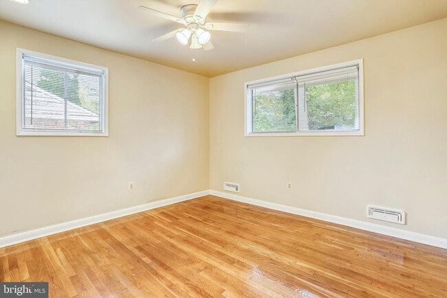 Building Photo - 6048 Rossmore Dr