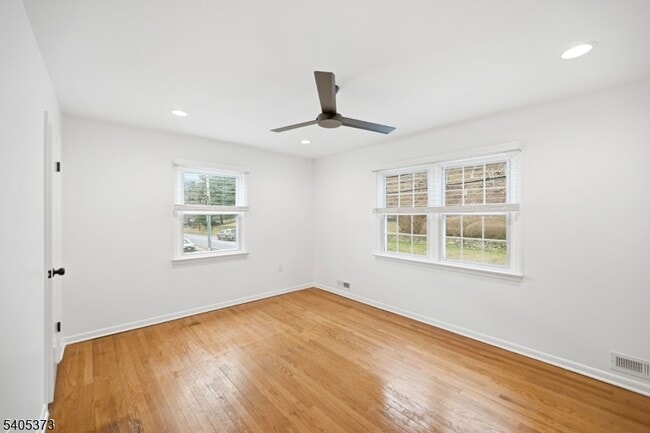 Building Photo - 76 Mt Kemble Ave