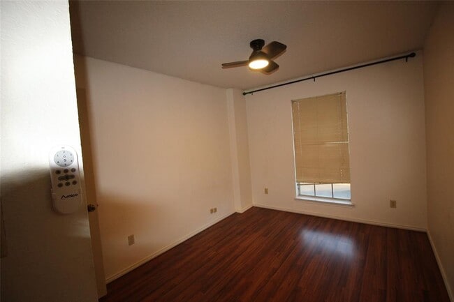 Building Photo - 8622 Piney Creek Bend
