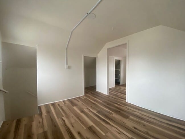 Building Photo - 2 Bed 1 Bath Single Family Home Available in South Charleston+