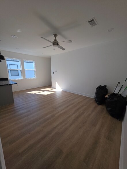 Building Photo - 2431 Franklin Ave