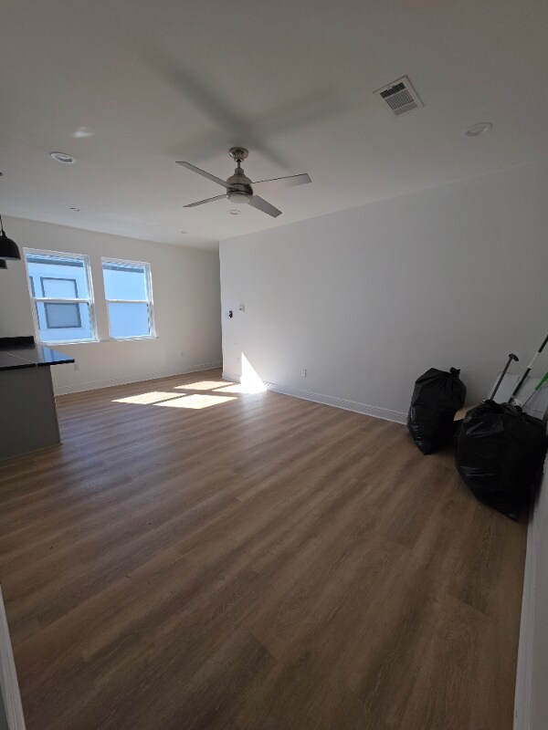 Building Photo - 2431 Franklin Ave