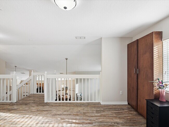 Building Photo - "Charming 3-Bed, 3-Bath Haven with 1810 Sq...