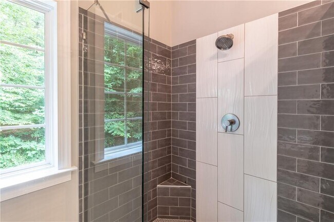 Building Photo - 5181 Heather Rd SE