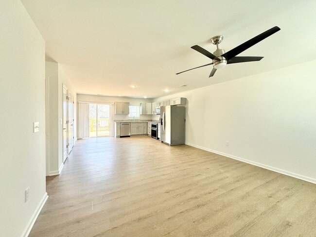 Building Photo - 3 Bedroom New Construction Home!