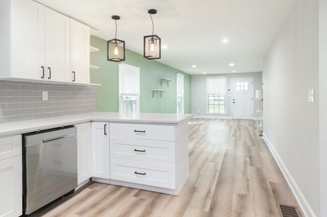 Building Photo - Updated 3bd/2ba Ranch Blocks From Downtown...