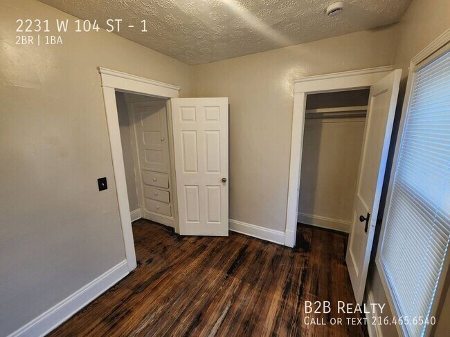 Building Photo - 2231 W 104th St
