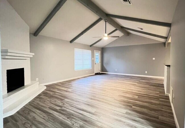 Building Photo - 415 Skywood Dr
