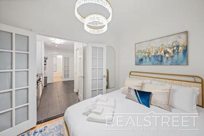 Building Photo - Modern 1BR/1BA in Prime Lower Manhattan | Fast Access to Midtown & Google HQ