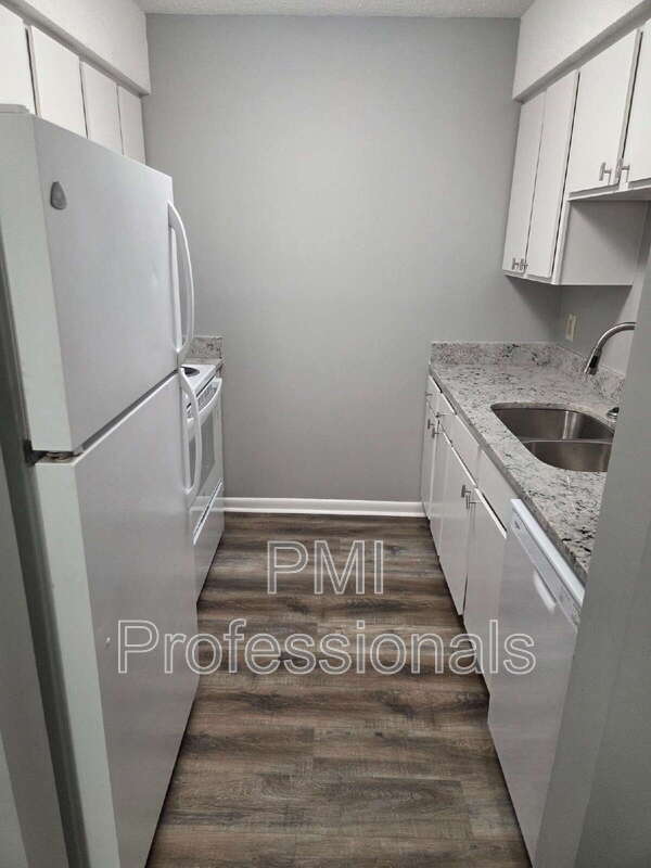 Building Photo - 2929 Selena Dr