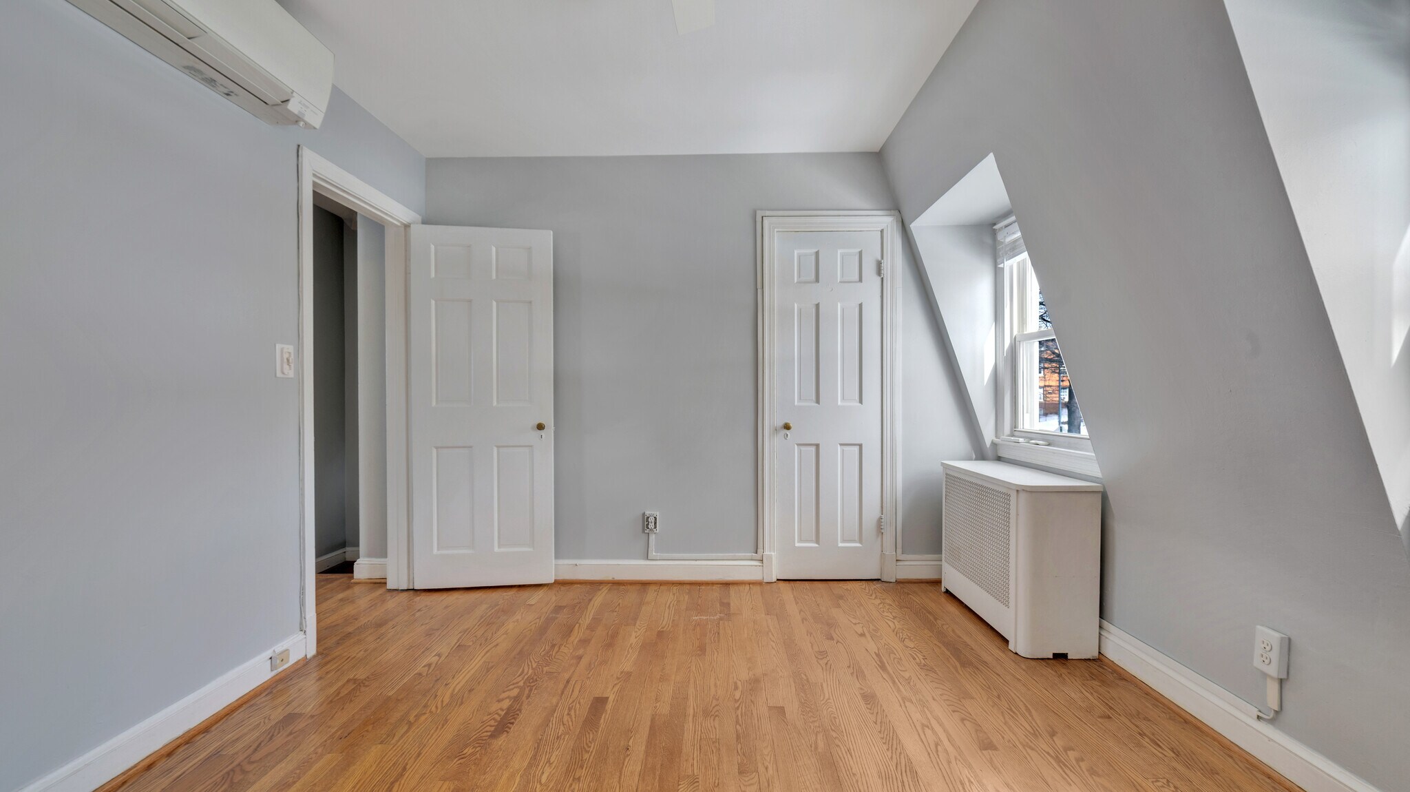 Building Photo - 840 21st St NE