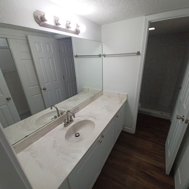 Building Photo - 3918 La Mirada Dr N