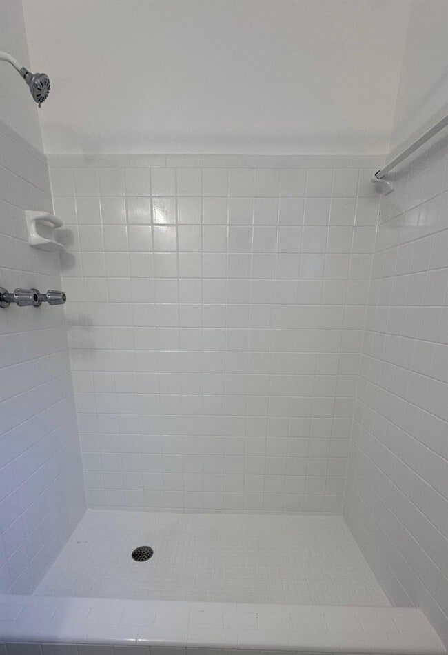 Building Photo - 719 SE 16th St