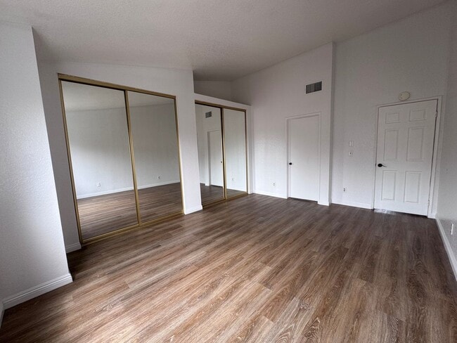 Building Photo - Spacious Home in Huntington Park HOA Commu...