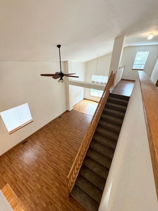Building Photo - Gorgeous 5 Bedroom 3.5 Bath House with 3 c...