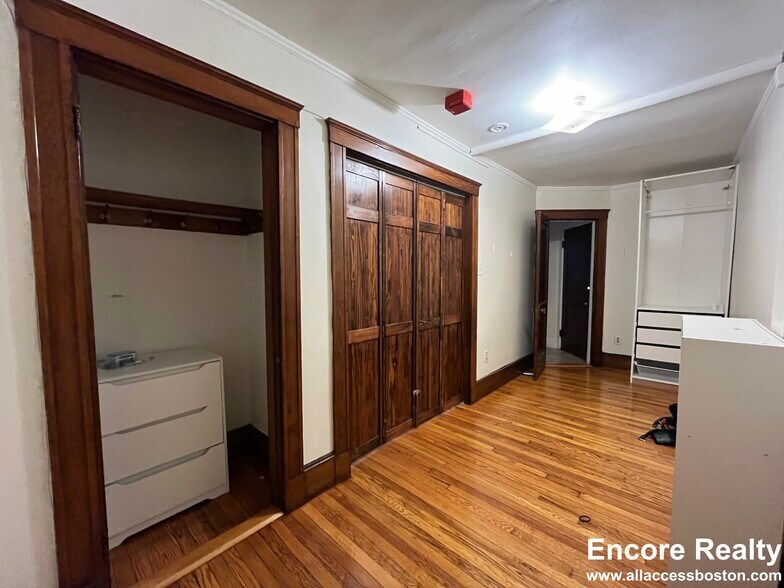 Building Photo - 155 Summer St