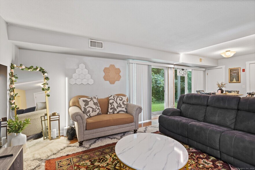 Building Photo - 59 Brookwood Dr