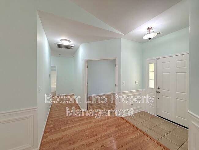 Building Photo - 10226 Highland Creek Cir