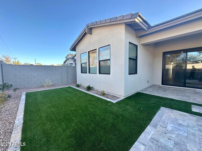 Building Photo - 6734 N 9th Dr