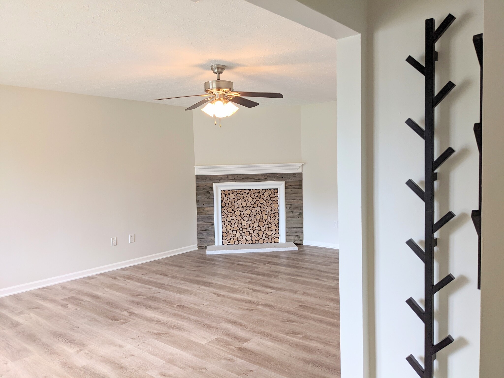 living room with art fireplace focal point - 1649 Summerhill Dr